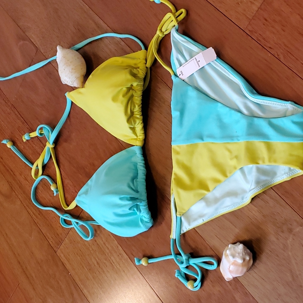 Bikini - Picture 2 of 4